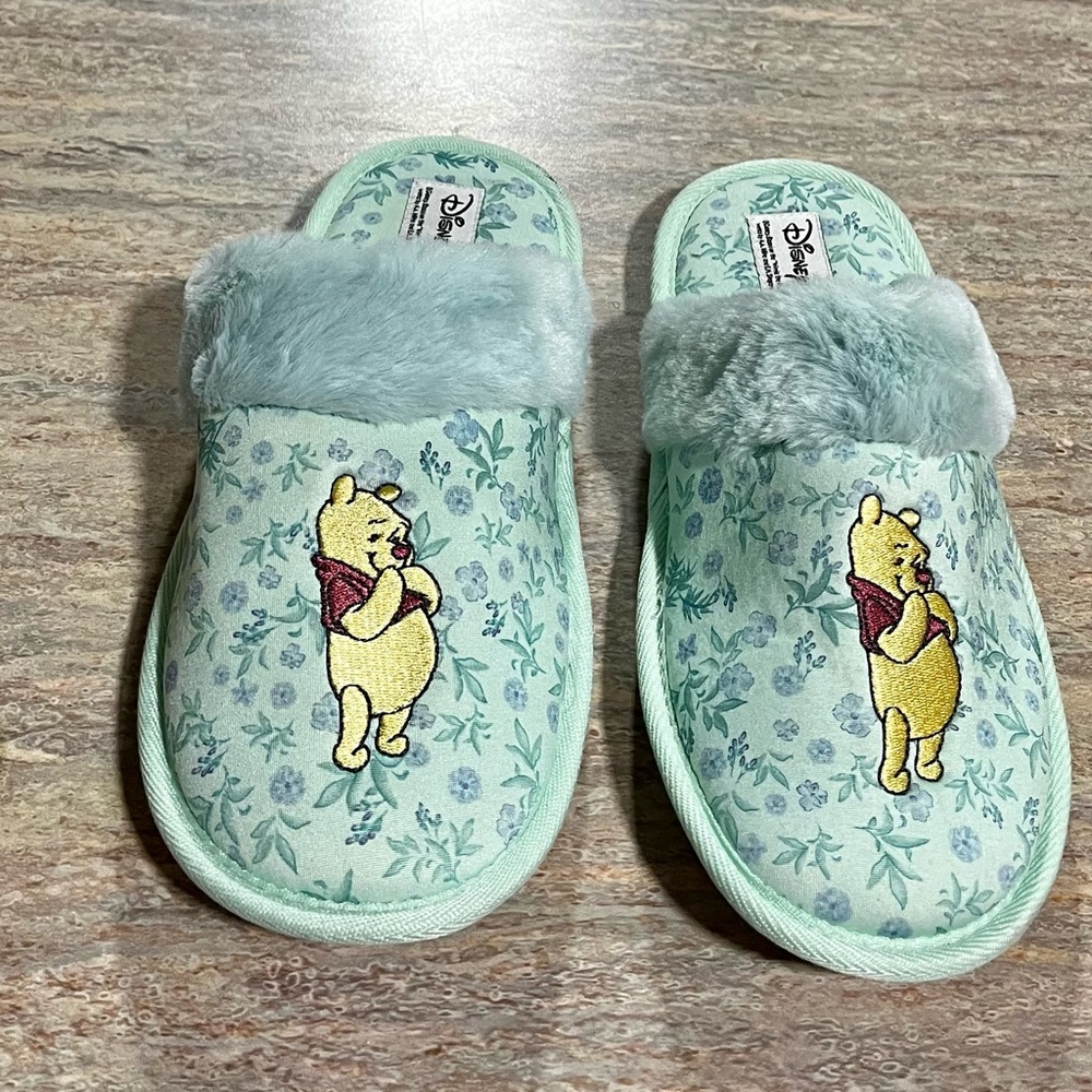 NWOB Disney’s Winnie the Pooh slippers